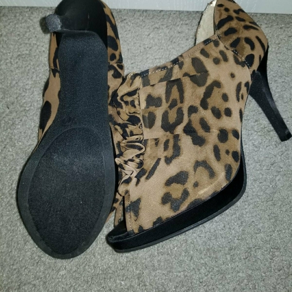 Elegant Leopard Print Stiletto Heels